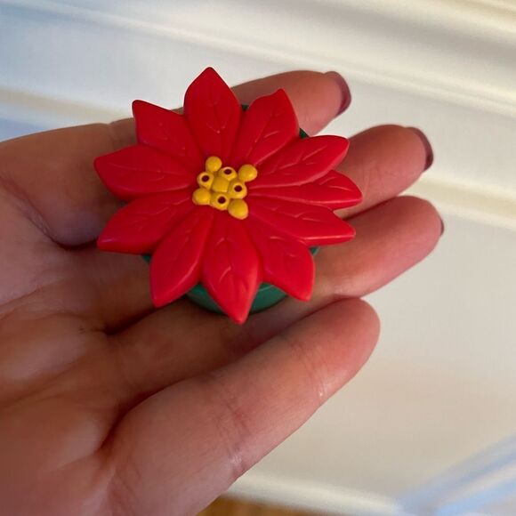 Vintage Avon Poinsettia Salt and Pepper Shakers in Baskets set of 5! - Picture 6 of 14